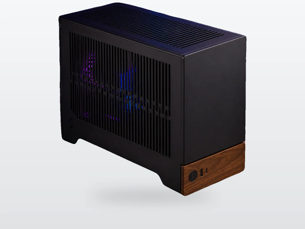 PC Gaming RTX 5070 Ryzen 7 9700X 16GB DDR5 SSD 1TB BROSS TINY TERRA