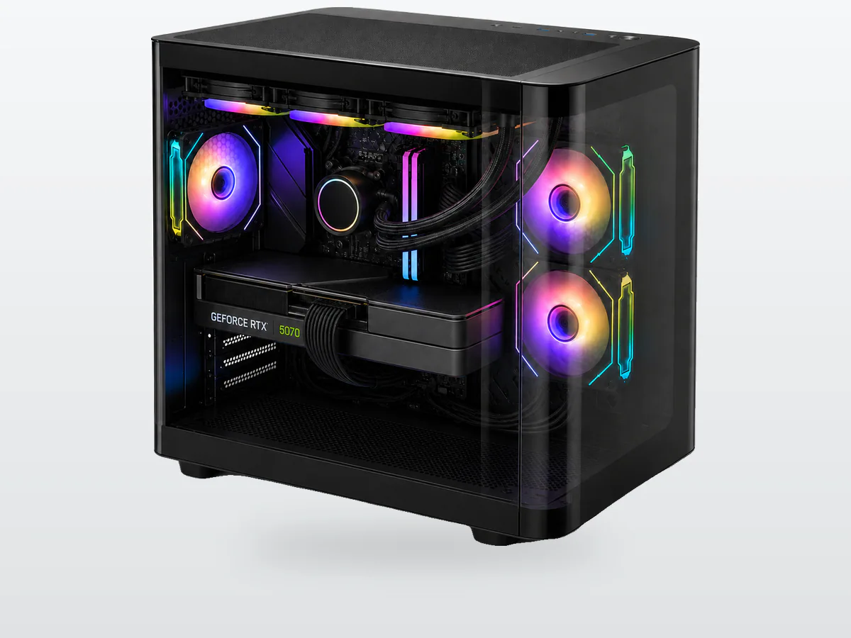 PC Gaming BROSS NEBULA nel case FSP S380 con RTX 5070 montata orizzontalmente