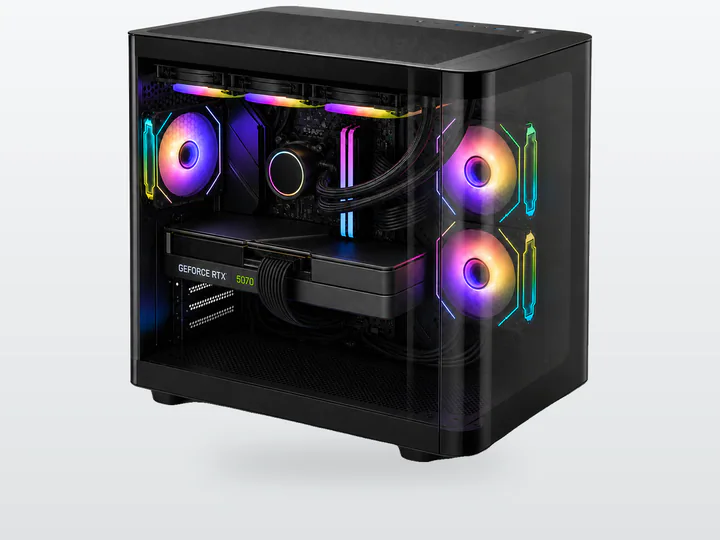PC Gaming BROSS NEBULA nel case FSP S380 con RTX 5070 montata orizzontalmente
